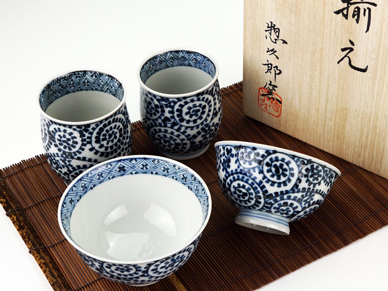 【有田焼】睦揃(夫婦茶碗セット)染付蛸唐草格子紋図