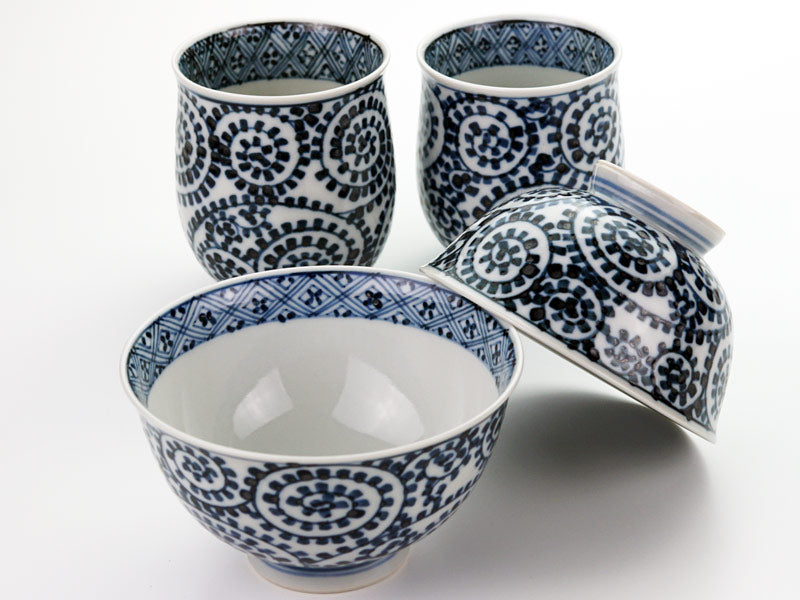 【有田焼】睦揃(夫婦茶碗セット)染付蛸唐草格子紋図