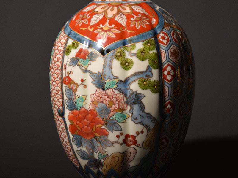 【献上手古伊万里焼】花瓶 染錦本金松竹梅地紋図