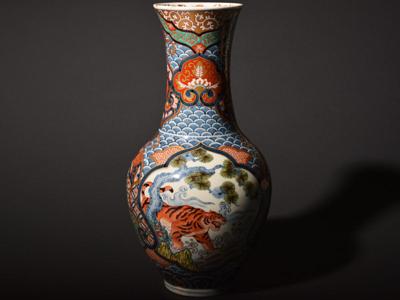 【献上手古伊万里焼】花瓶 染錦本金青海波虎王図