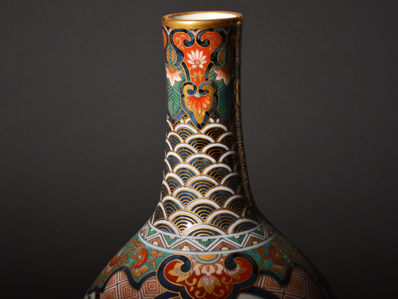 【献上手古伊万里焼】花瓶 染錦本金吉祥松竹梅地紋鷲図