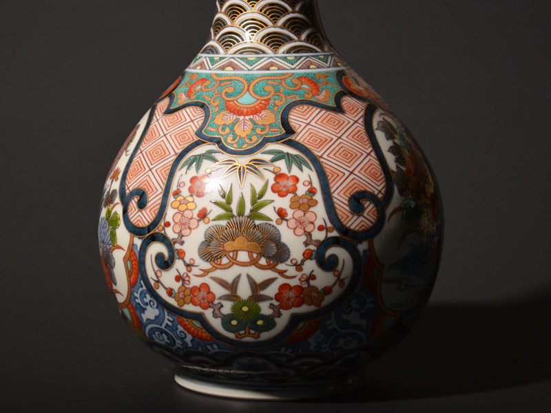 【献上手古伊万里焼】花瓶 染錦本金吉祥松竹梅地紋鷲図