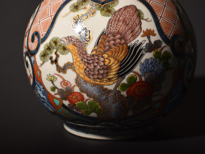 【献上手古伊万里焼】花瓶 染錦本金吉祥松竹梅地紋鷲図
