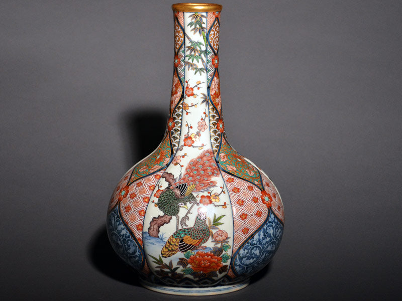 【献上手古伊万里焼】特大桃割花瓶 染錦本金吉祥総覧図