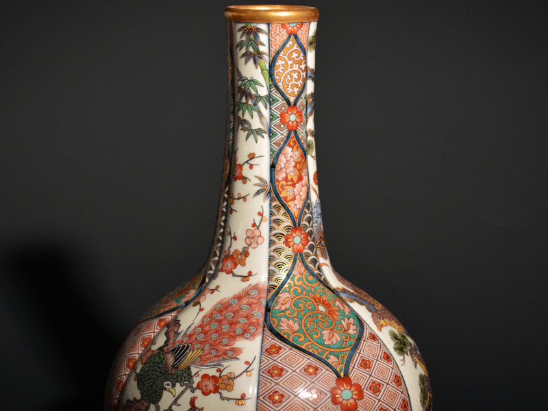 【献上手古伊万里焼】特大桃割花瓶 染錦本金吉祥総覧図