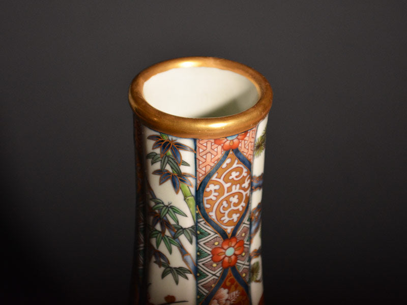 【献上手古伊万里焼】特大桃割花瓶 染錦本金吉祥総覧図