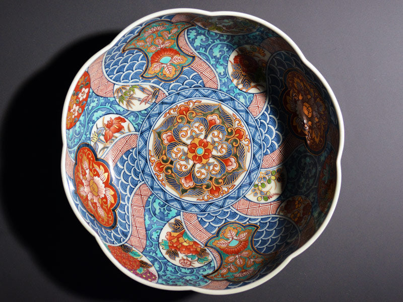 【献上手古伊万里焼】飾大絵皿 染錦本金青海波吉祥地紋図