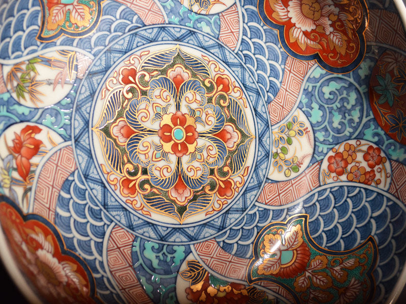 【献上手古伊万里焼】飾大絵皿 染錦本金青海波吉祥地紋図