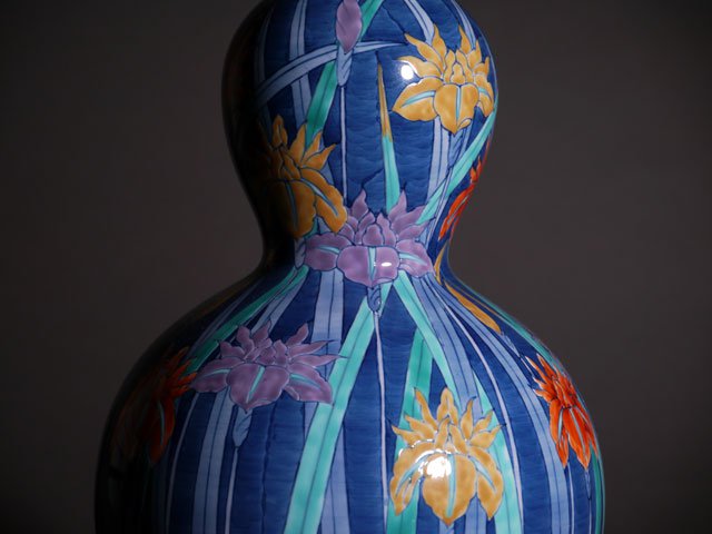 【有田焼】瓢箪飾り花瓶 染錦菖蒲図の写真3