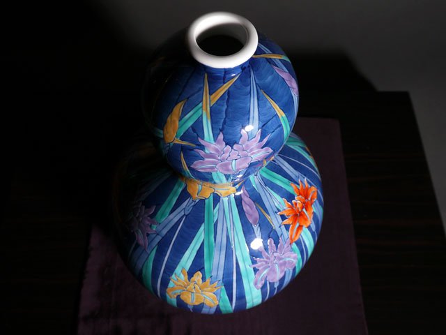 【有田焼】瓢箪飾り花瓶 染錦菖蒲図の写真4