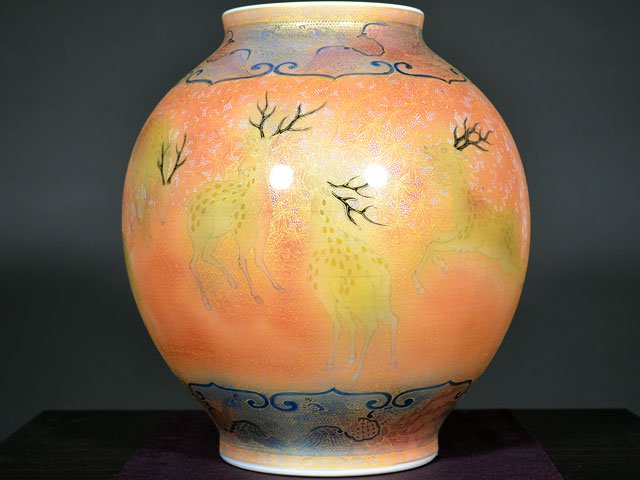 【有田焼】花瓶 釉裏金彩鹿紅葉図の写真1