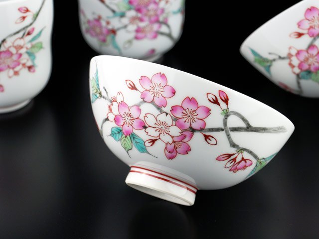 夫婦へ贈る最高級ギフト 有田焼湯呑茶碗セット 色絵桜図の写真4