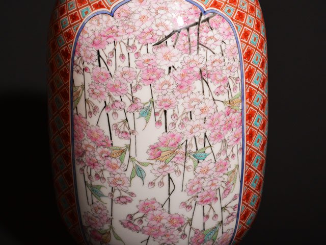 【有田焼】大花瓶 色絵地紋桜図の写真3