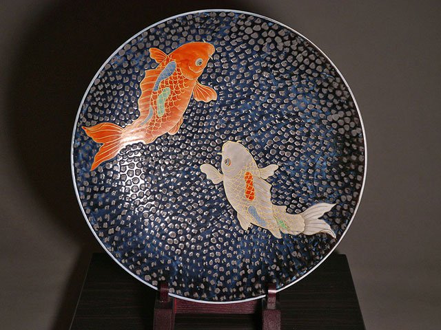 【有田焼】飾り絵皿（大）天目金彩鯉図の写真1