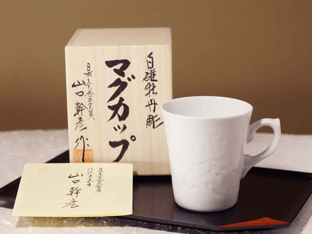 朝日新聞掲載の手ロクロ、手彫りのマグカップ