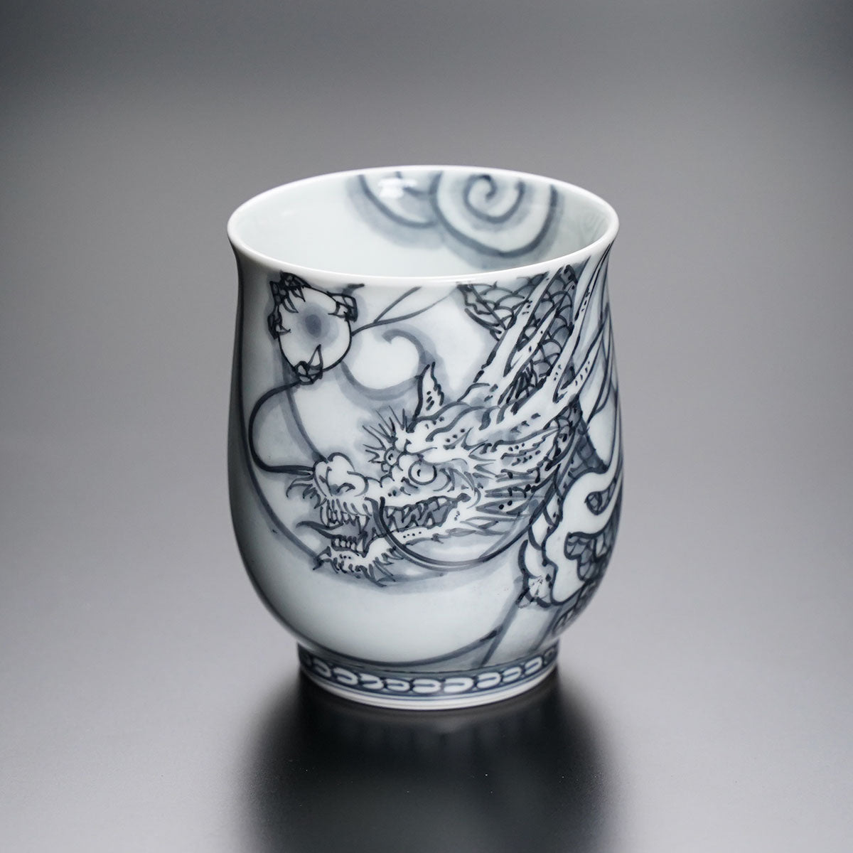 【有田焼】湯呑 染付如意宝珠神龍図