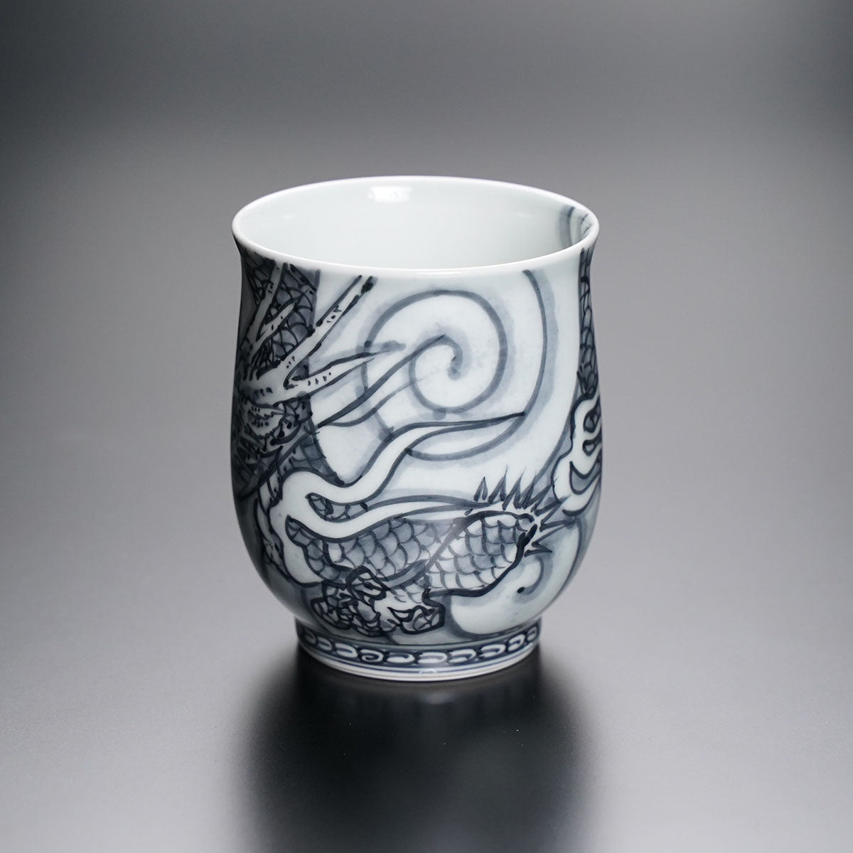 【有田焼】湯呑 染付如意宝珠神龍図