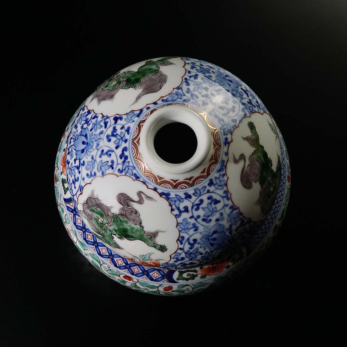 【特別企画】有田焼 赤絵菊獅子絵花瓶（初代真右衛門作）