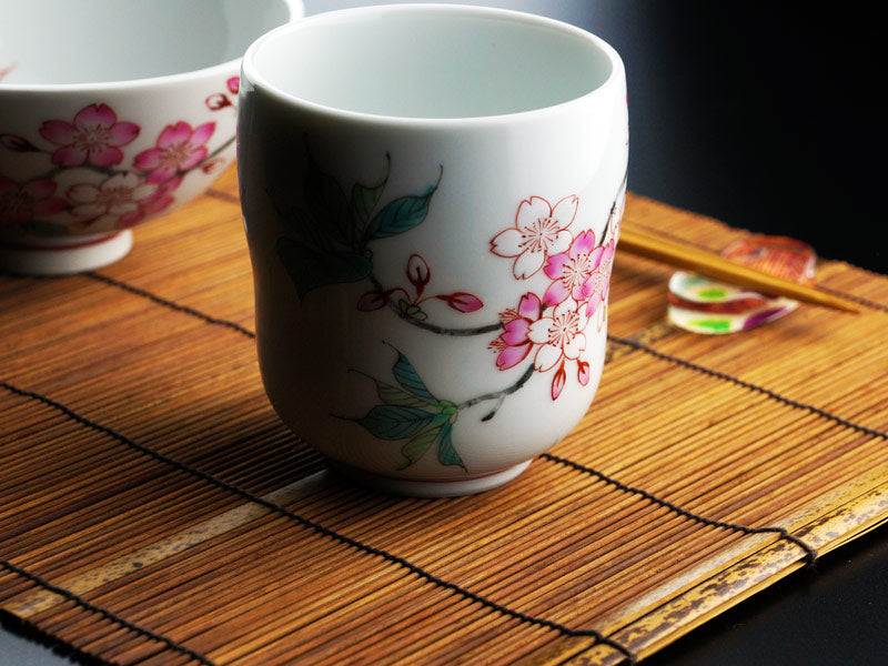 咲き誇る一瞬の永遠 湯呑茶碗セット 色絵桜