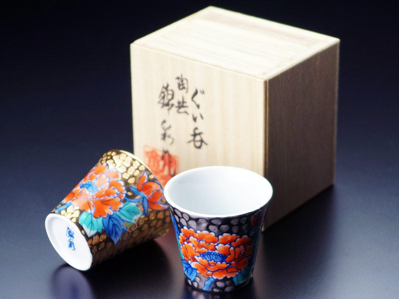 【有田焼】ペアぐい呑み 染錦金彩・白金彩牡丹図