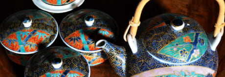 格別の茶器、染錦金彩扇割松竹梅図の写真