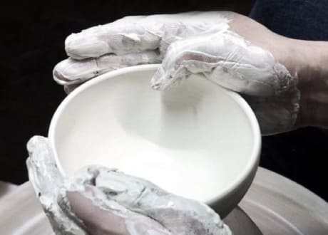 手轆轤陶芸でつくられた有田焼の素地の画像
