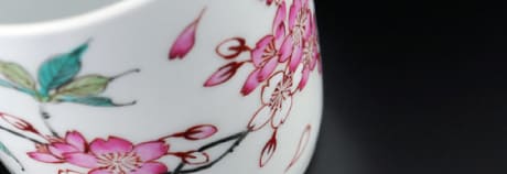 手書きの桜が描かれたマグカップの写真