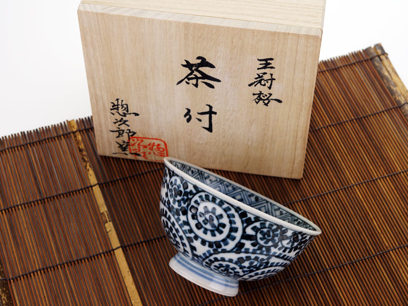 【有田焼】茶碗 染付蛸唐草格子紋図