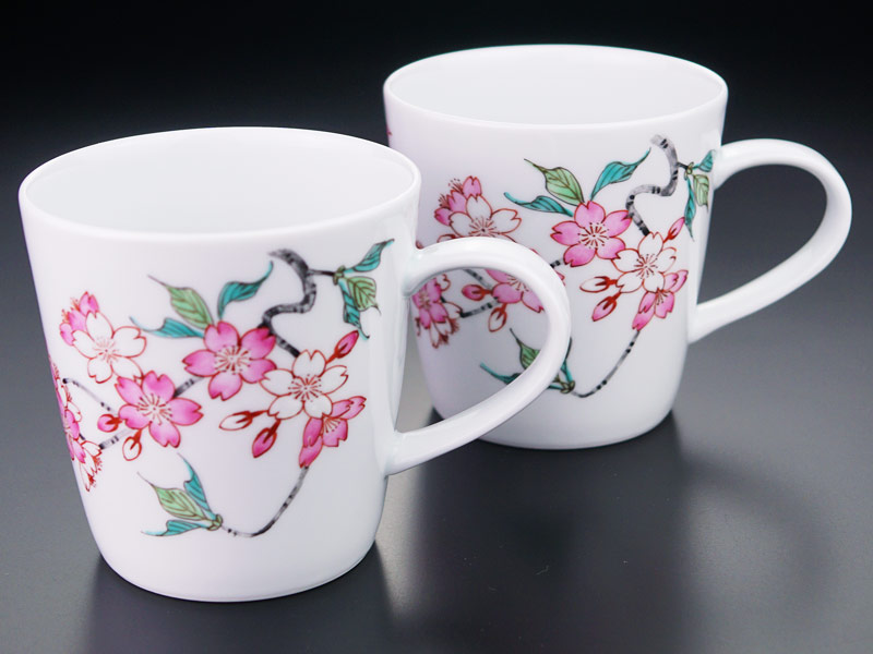 【有田焼】ペアマグカップ 色絵桜図の商品紹介写真1