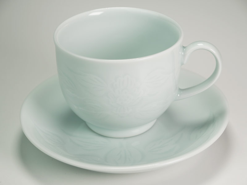 【有田焼】コーヒーカップ 白磁牡丹彫の写真3
