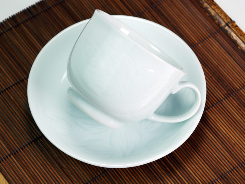 【有田焼】コーヒーカップ 白磁牡丹彫の写真4