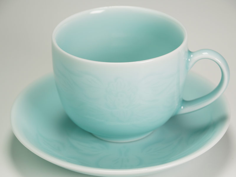 【有田焼】コーヒーカップ 青白磁牡丹彫の写真3