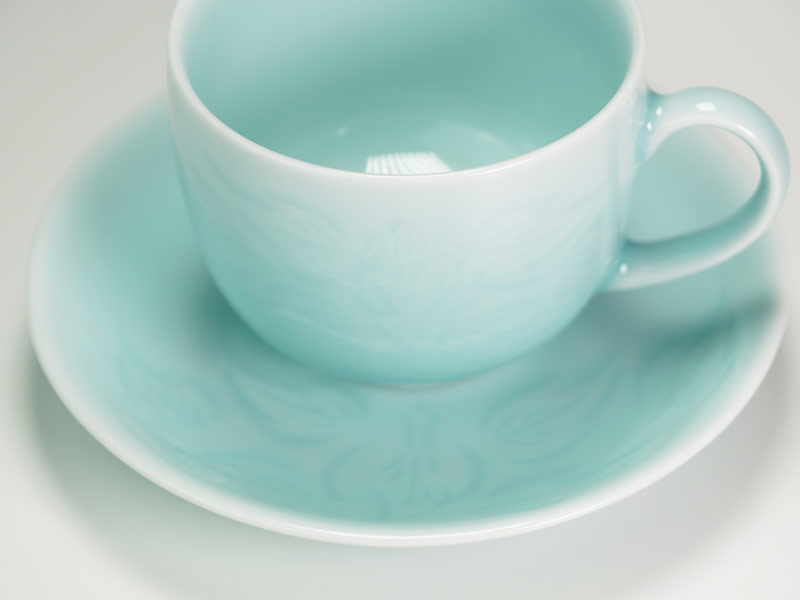 【有田焼】コーヒーカップ 青白磁牡丹彫の写真4