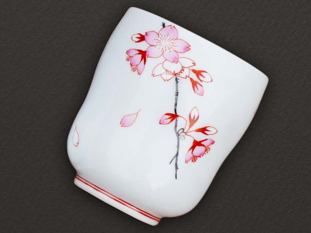 【天皇皇后陛下献上記念品】湯呑み 色絵桜図の写真5