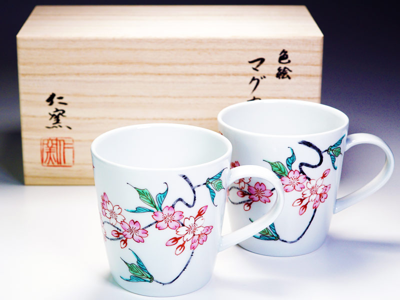 【有田焼】ペアマグカップ 色絵桜図の商品紹介写真4