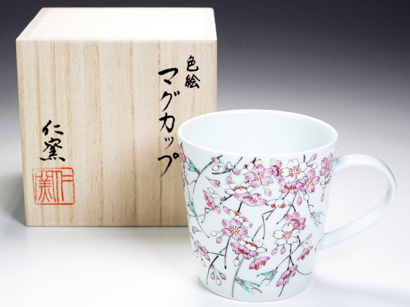 【有田焼】マグカップ 色絵極細桜図の商品紹介写真2