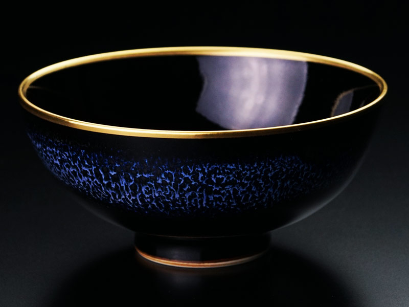 輝く本金の器【有田焼】茶碗 青き明星 陽光の写真2
