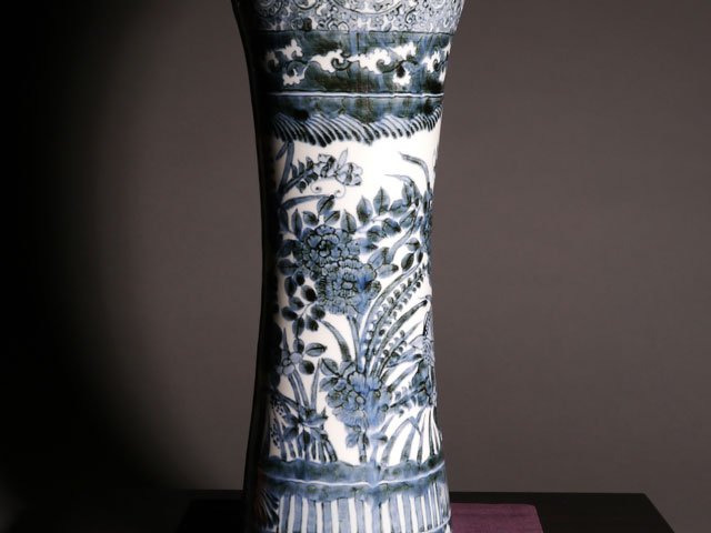 【有田焼】飾り花瓶 染付唐草割鹿景図の写真3