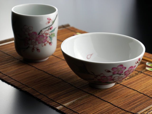 夫婦へ贈る最高級ギフト 有田焼湯呑茶碗セット 色絵桜図の写真8