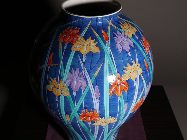【有田焼】飾り花瓶 染錦菖蒲図の写真4