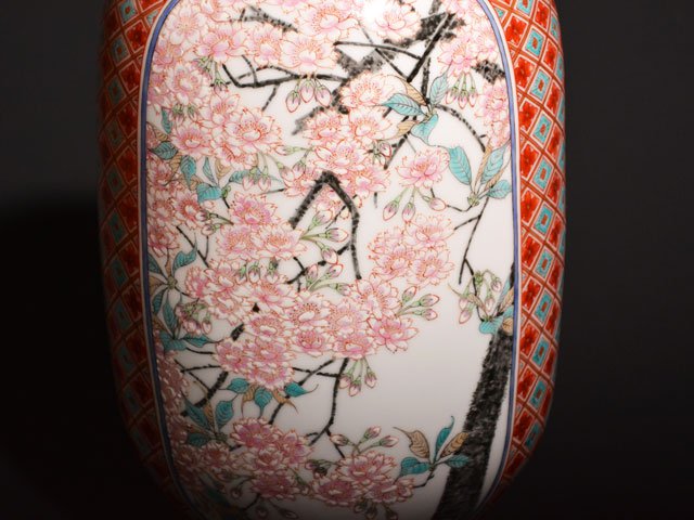 【有田焼】大花瓶 色絵地紋桜図の写真5