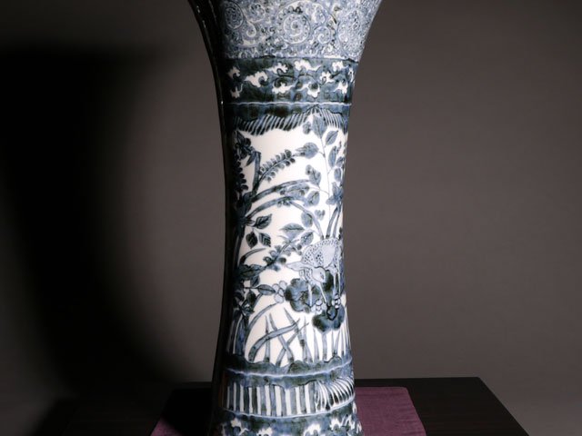 【有田焼】飾り花瓶 染付唐草割鹿景図の写真5